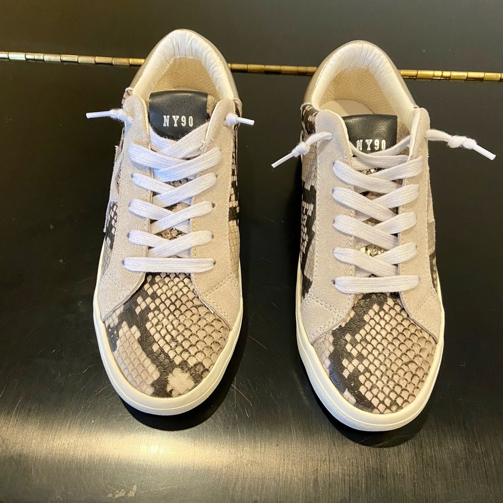 Steve Madden Luxury Authentic Minimalist RARE Animal Print Starling Sneaker - Picture 6 of 17